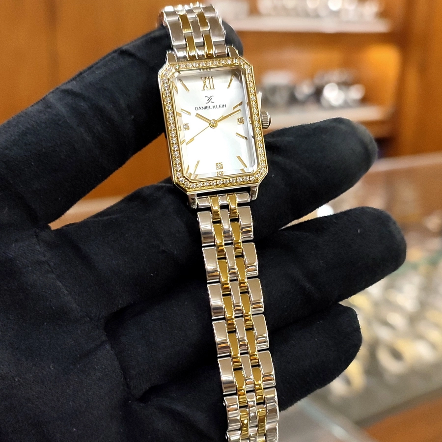 Daniel Klein watches