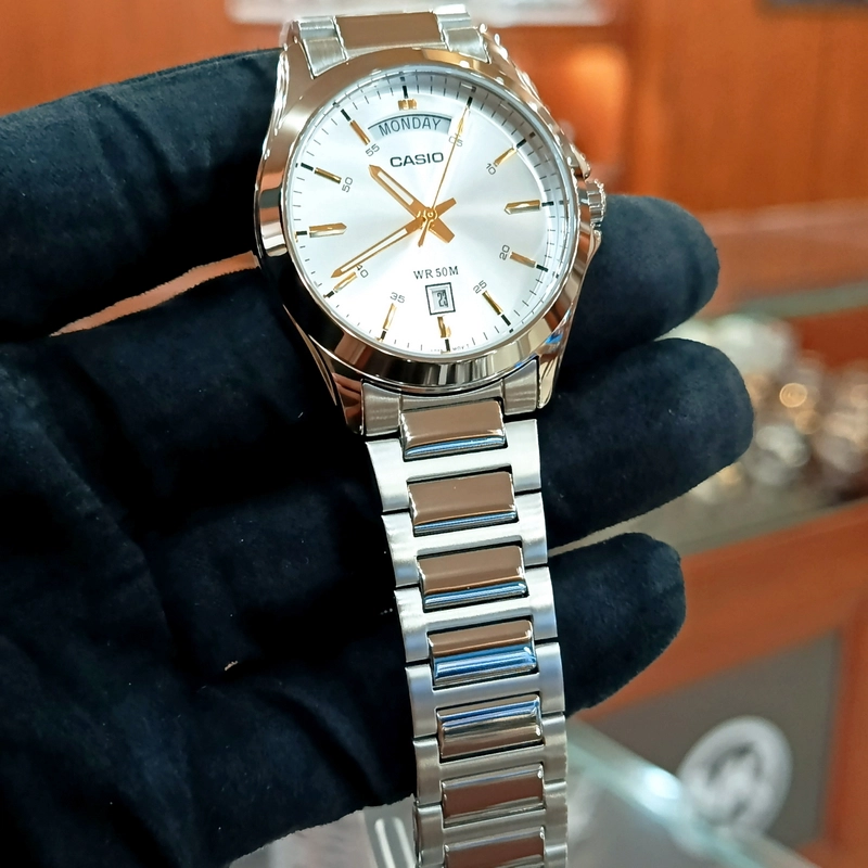 MTP-1370D silver dial casio